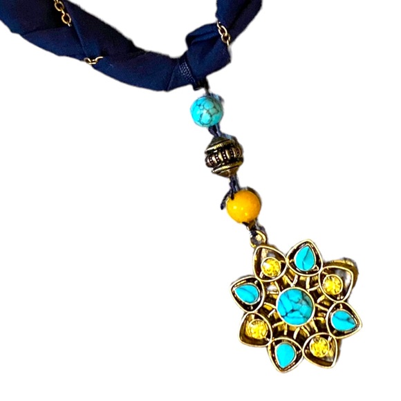 NWOT Chloe + Isabel Golden Lotus Layered Necklace - Picture 3 of 5